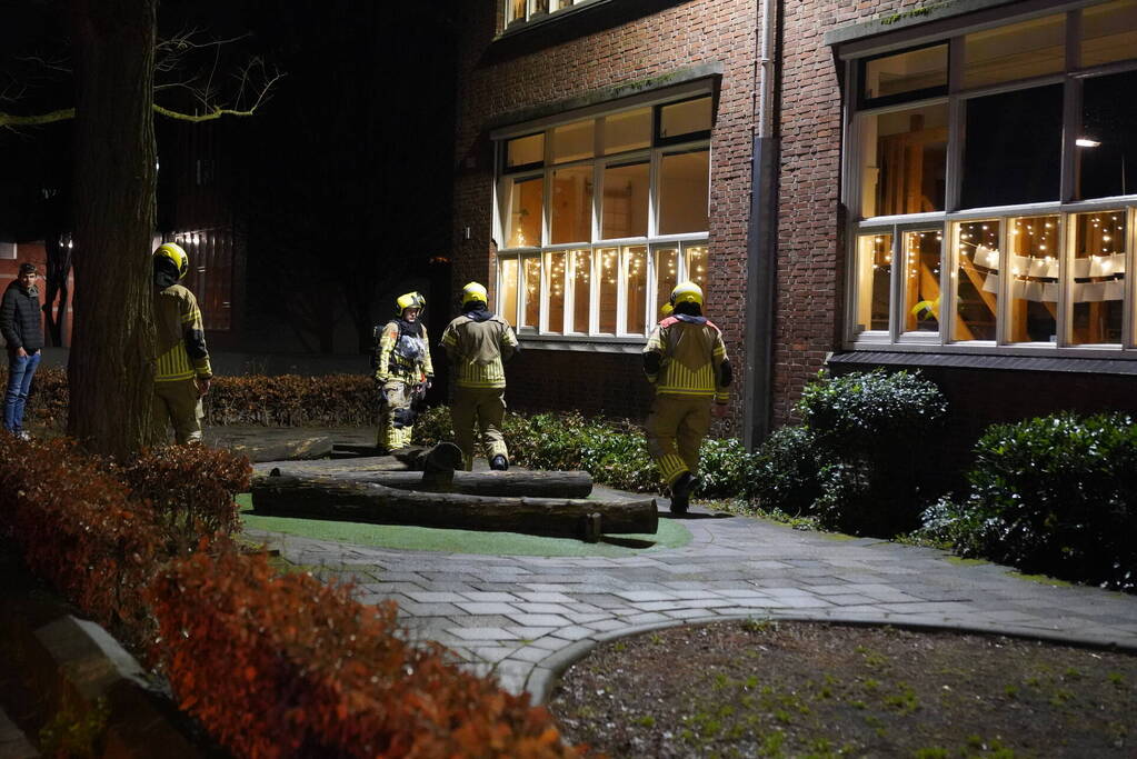 Brandweer onderzoekt school op brand