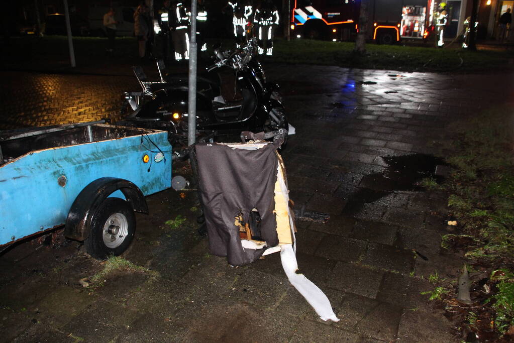 Brandende aanhanger snel geblust