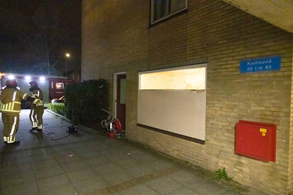 Portiek vernield door vuurwerk