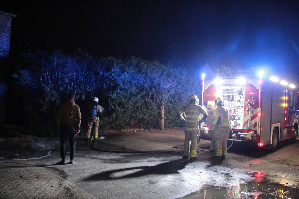 Vuurwerk veroorzaakt brand in heg
