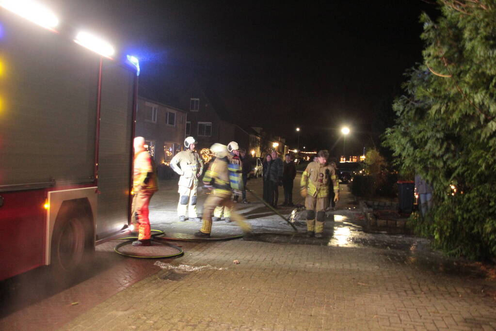 Vuurwerk veroorzaakt brand in heg