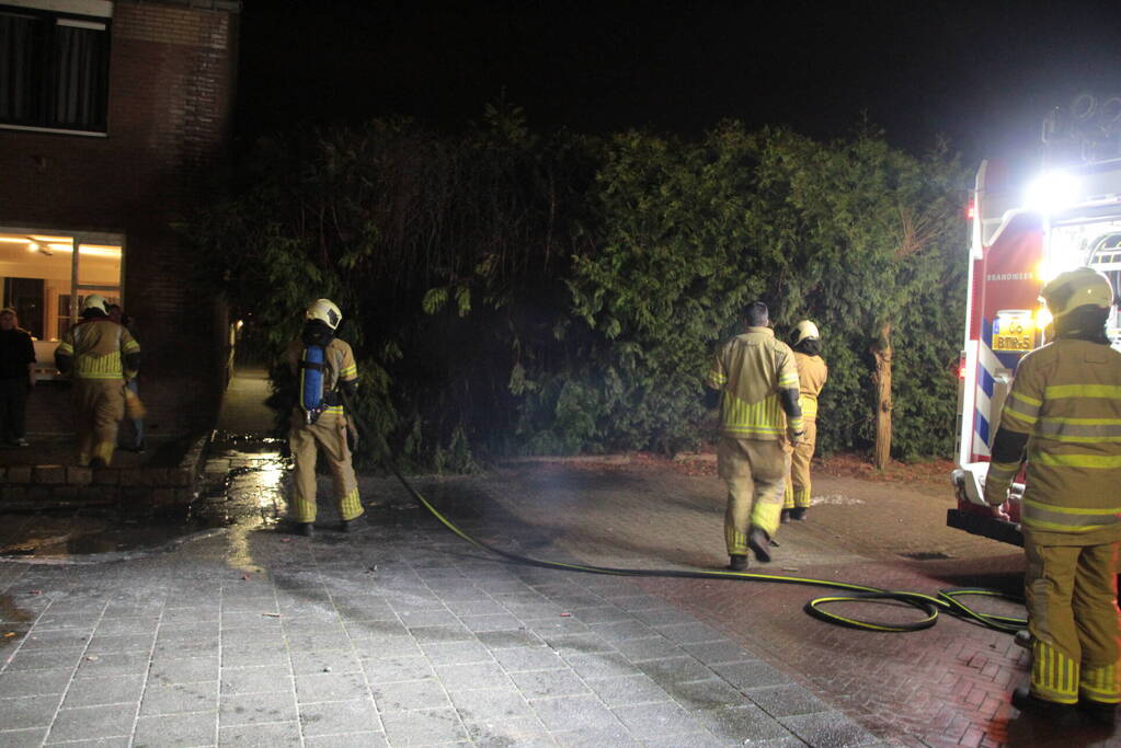 Vuurwerk veroorzaakt brand in heg