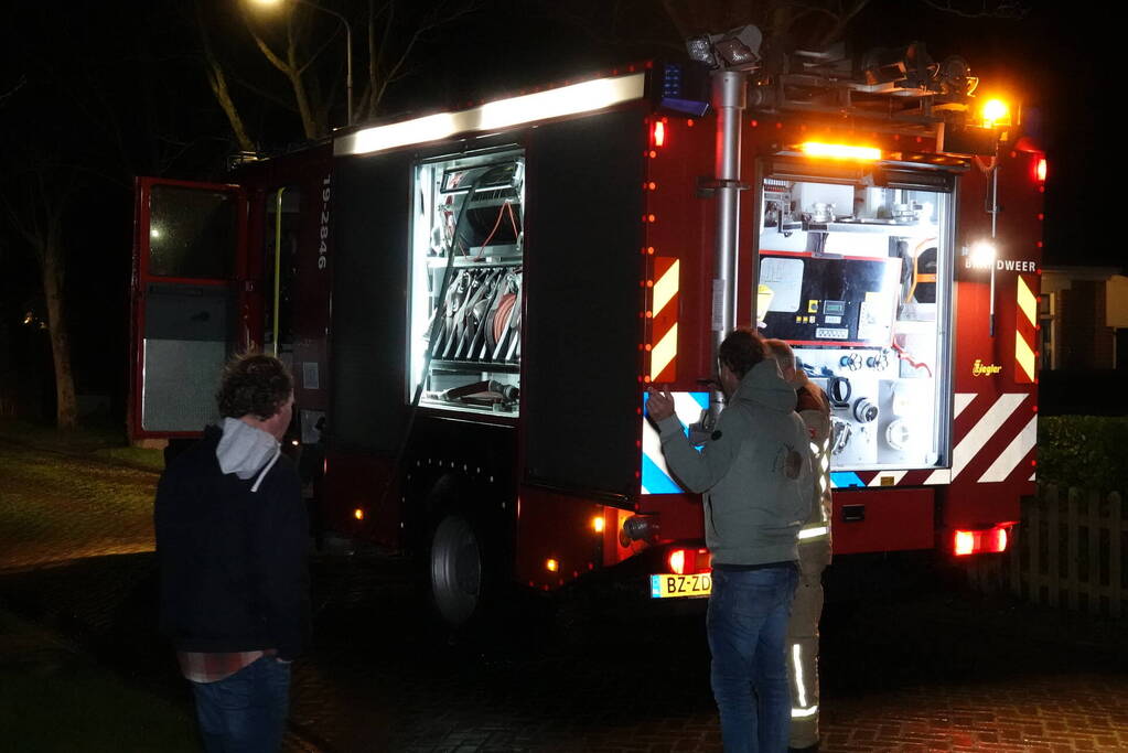 Felle brand in coniferenhaag