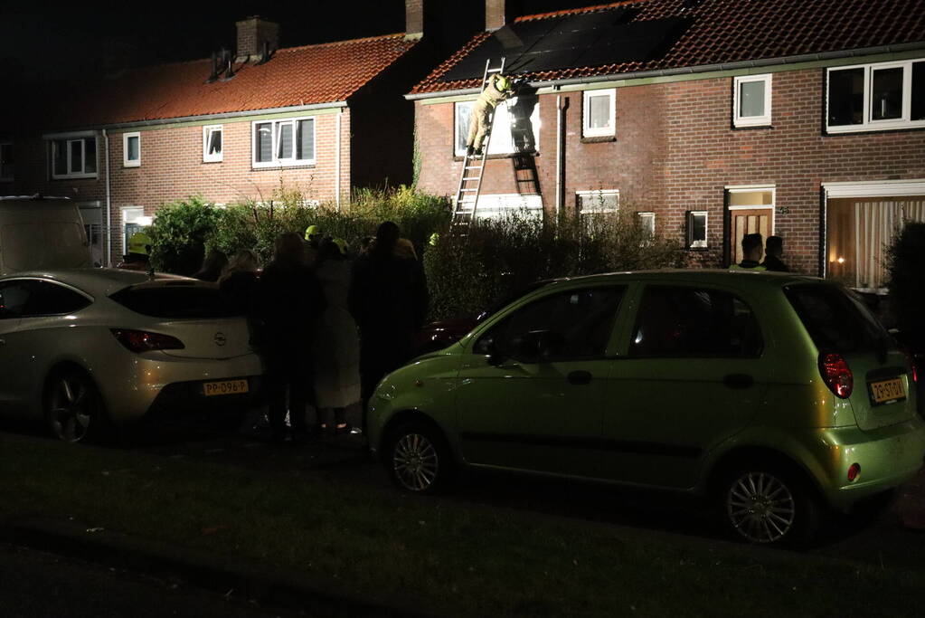 Dak brand snel onder controle