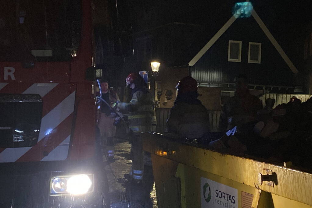 Brand in bouwcontainer snel onder controle