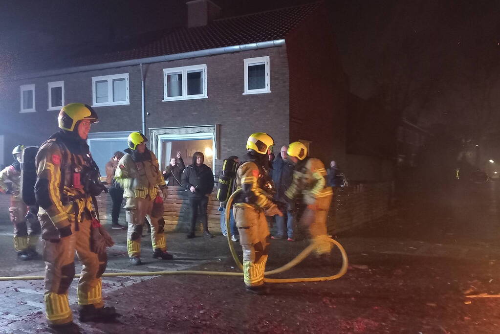 Brandweer blust flink vreugde vuur