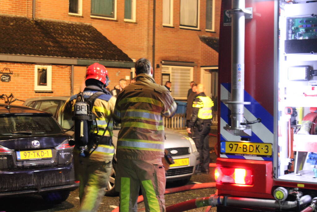 Schuur en overkapping verwoest door brand