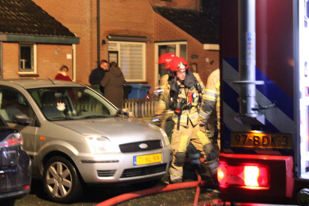 Schuur en overkapping verwoest door brand