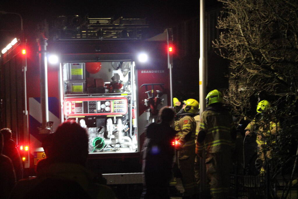Brand in bijgebouw snel onder controle