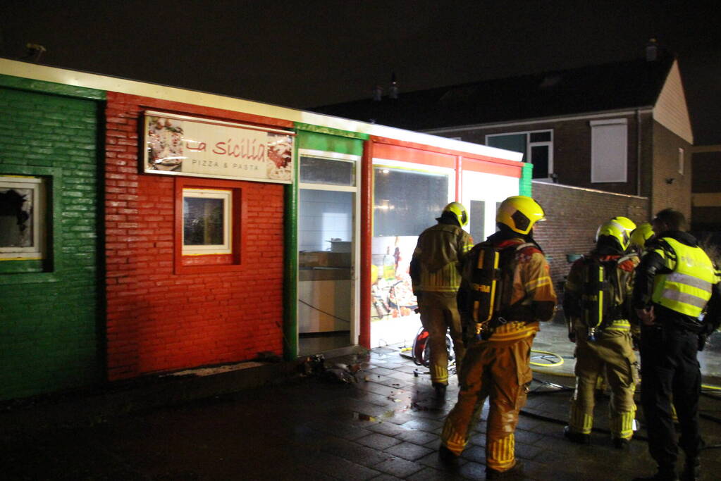 Brand in pizza zaak snel geblust
