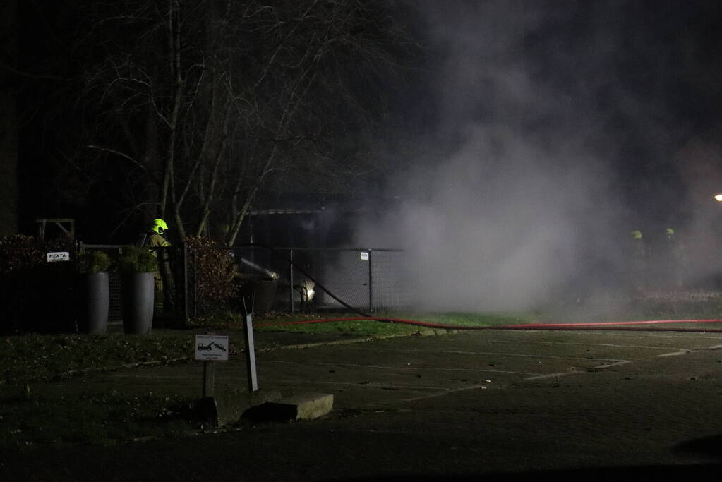 Schuur volledig in vlammen opgegaan