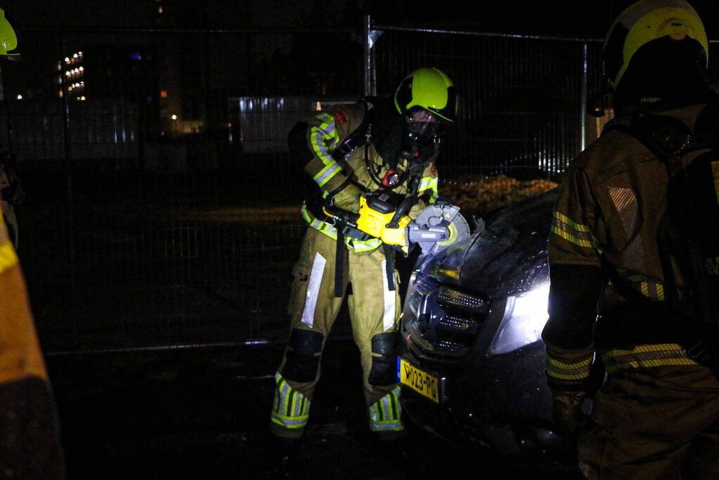 Bestelbus volledig uitgebrand