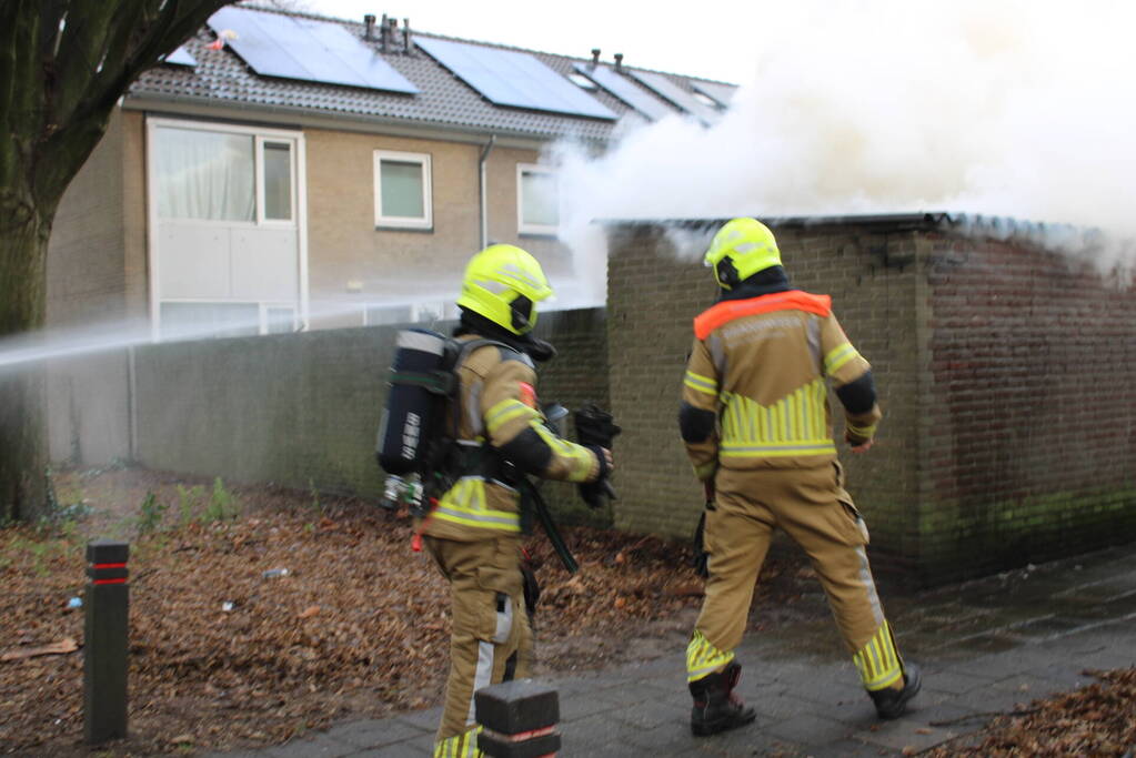 Uitslaande brand in schuur snel geblust