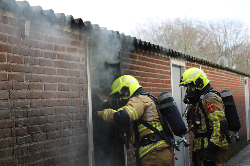Uitslaande brand in schuur snel geblust