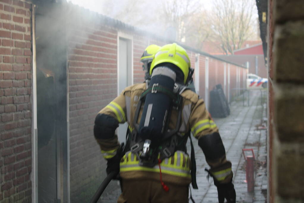 Uitslaande brand in schuur snel geblust