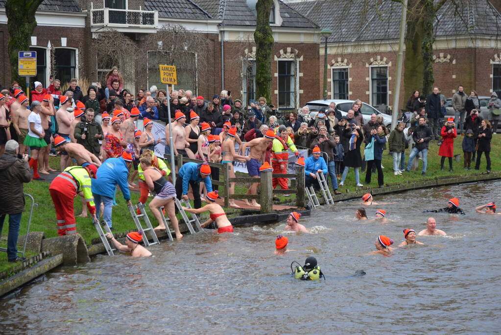 Grote belangstelling voor nieuwjaarsduik