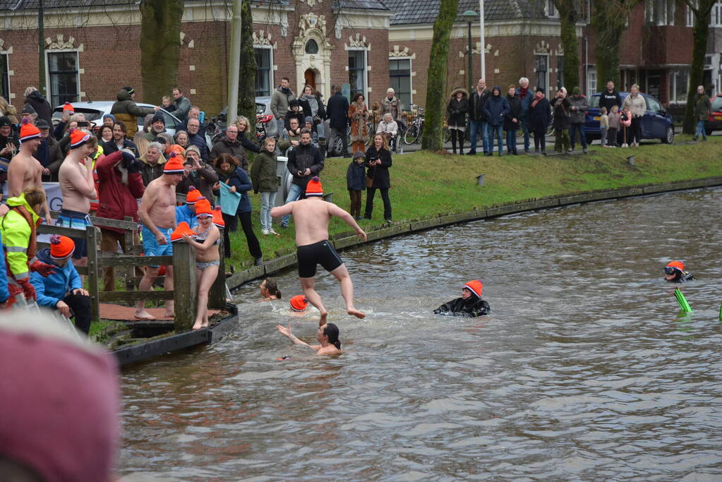 Grote belangstelling voor nieuwjaarsduik