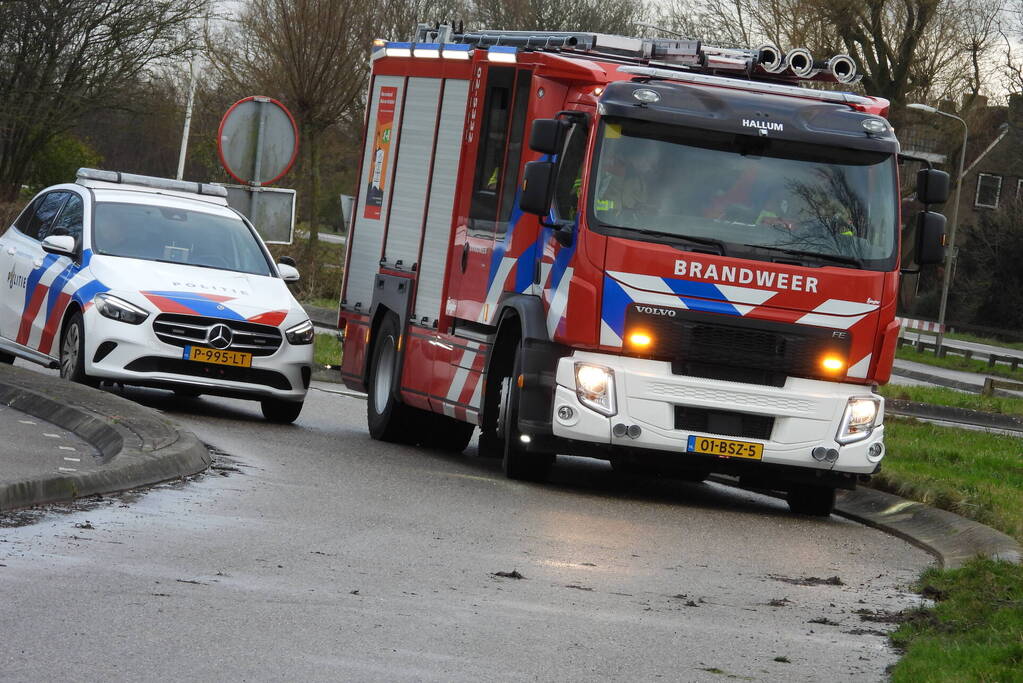 Auto belandt op de kop in sloot