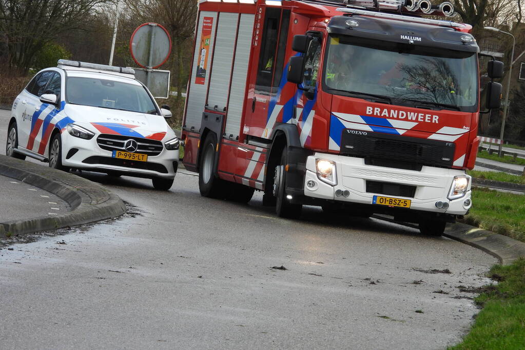 Auto belandt op de kop in sloot
