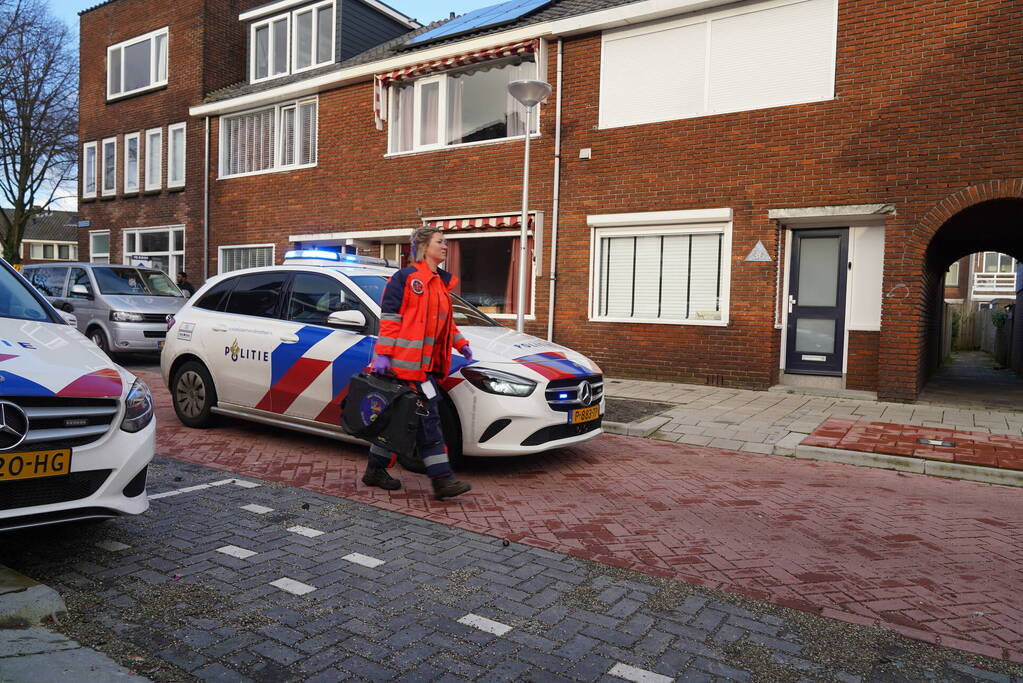 Jongen zwaargewond nadat vuurwerkbom naar hem wordt gegooid