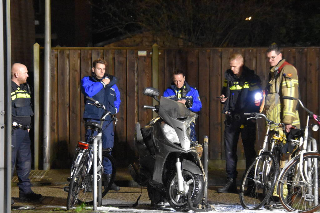 Scooter verwoest door brand