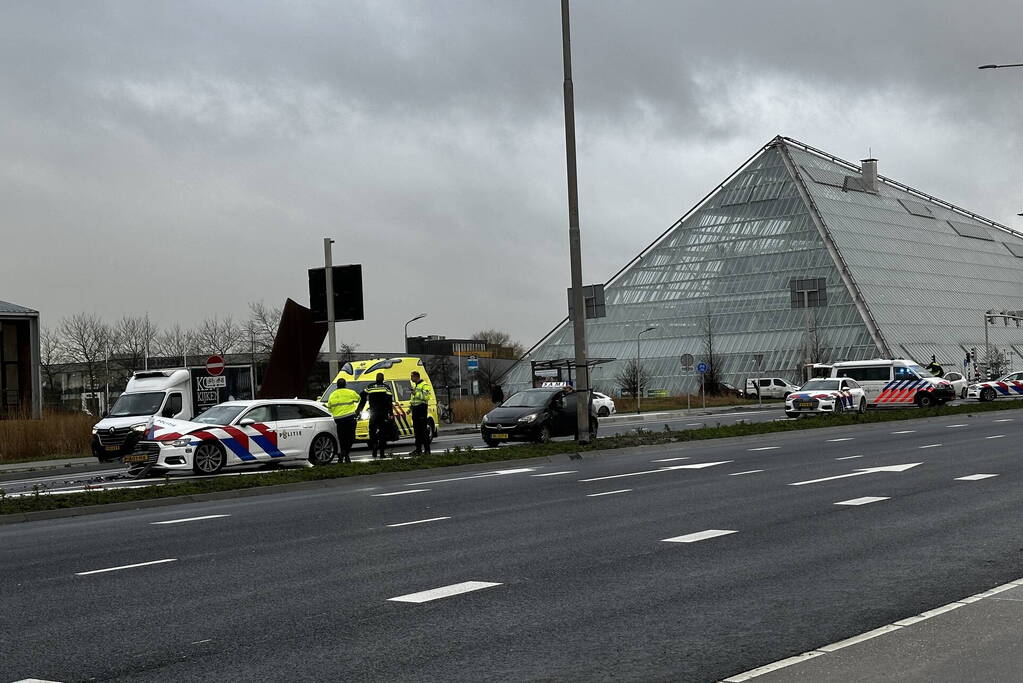 Politievoertuig betrokken bij ongeval tijdens achtervolging