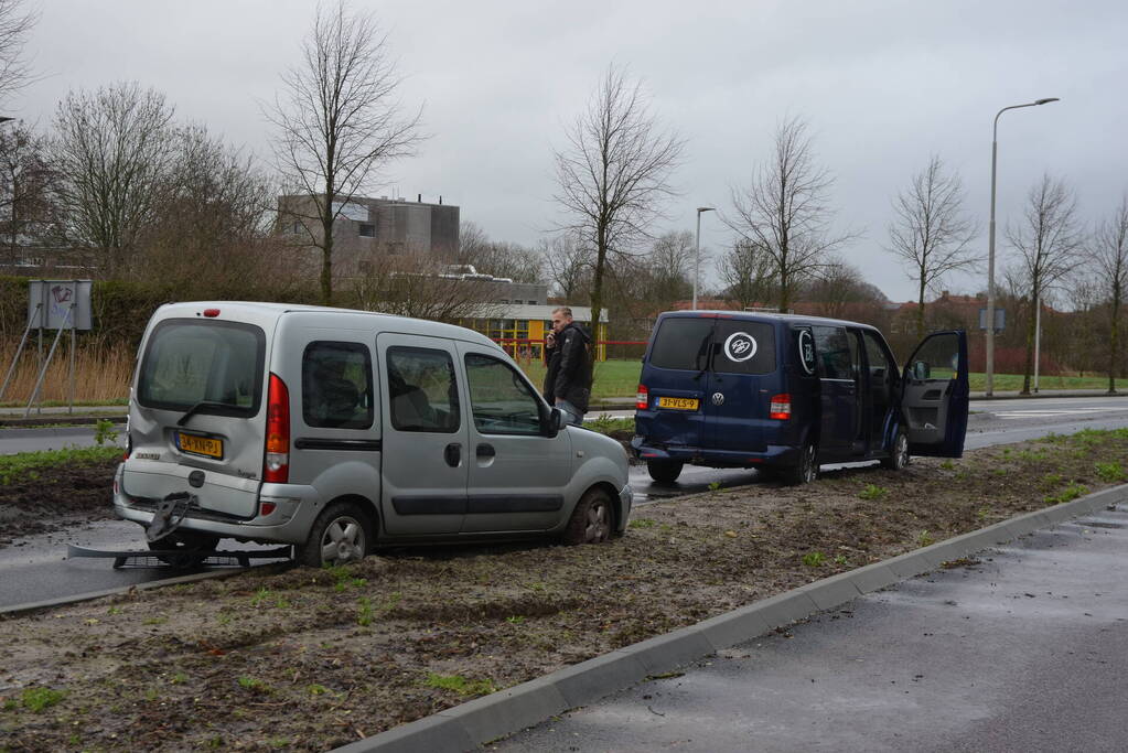 Politievoertuig betrokken bij ongeval tijdens achtervolging