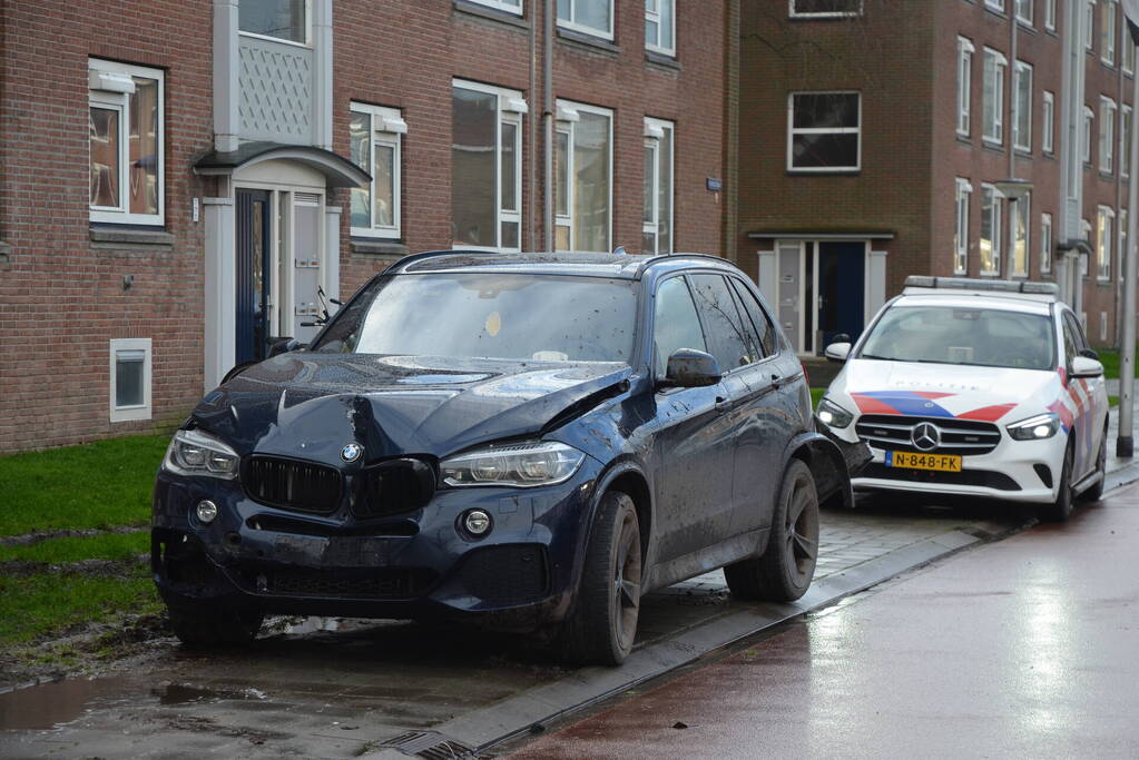 Politievoertuig betrokken bij ongeval tijdens achtervolging