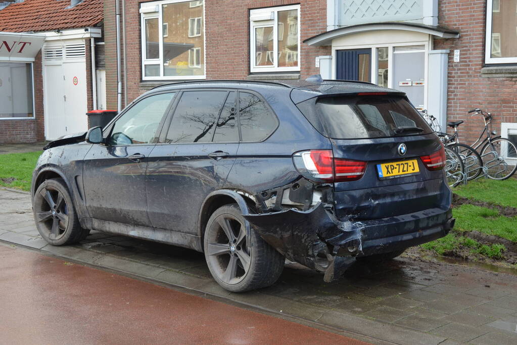 Politievoertuig betrokken bij ongeval tijdens achtervolging