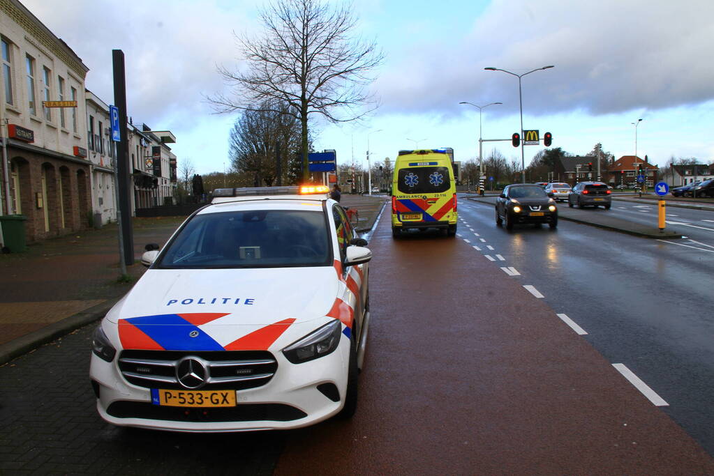 Persoon hard ten val met elektrische fiets