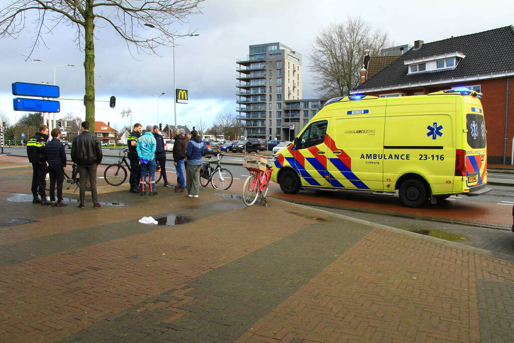 Persoon hard ten val met elektrische fiets