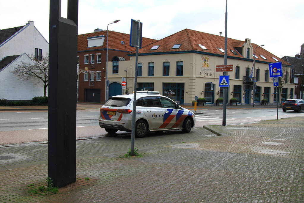 Persoon hard ten val met elektrische fiets