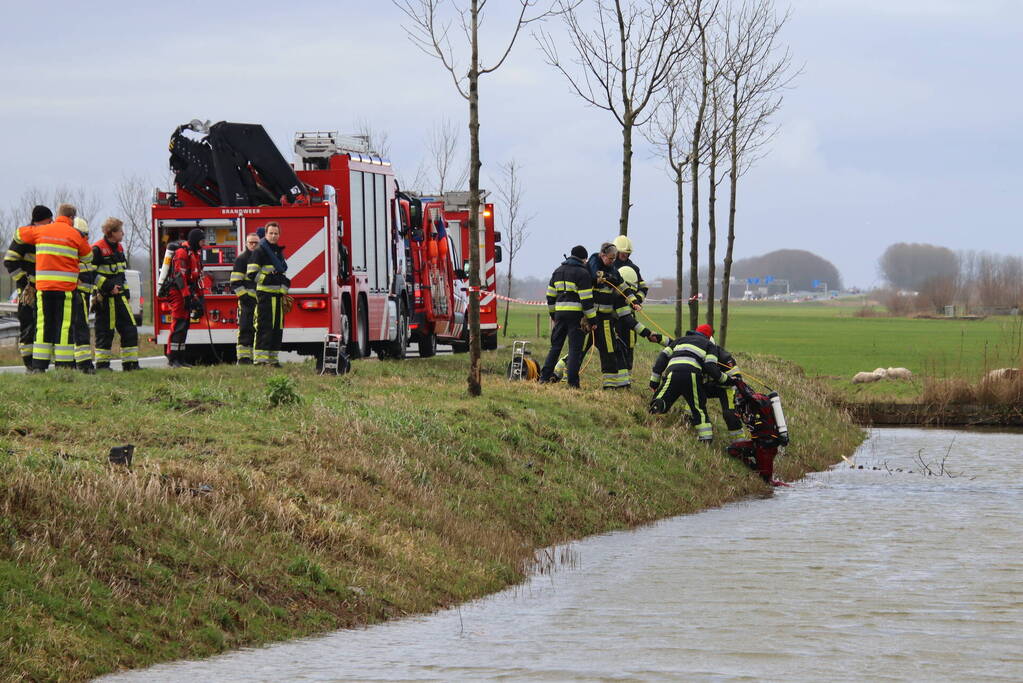 Brandweer ingezet voor te water geraakte auto