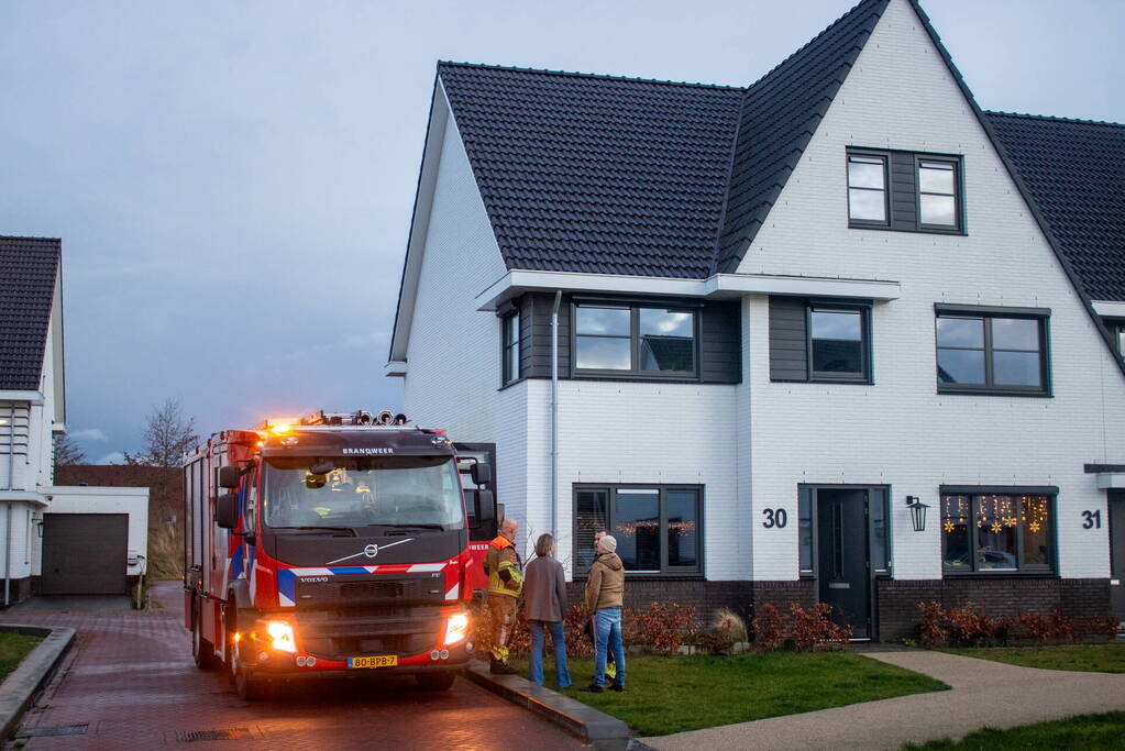 Losgekomen dakpannen goedgelegd door brandweer