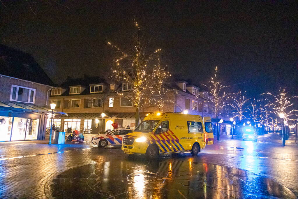 Persoon zwaargewond op straat aangetroffen