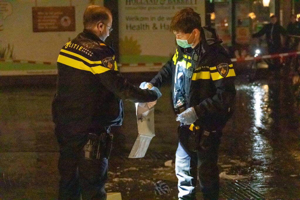 Persoon zwaargewond op straat aangetroffen