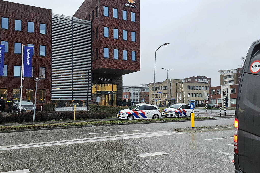 Politie ingezet nadat overval alarm afgaat bij bank