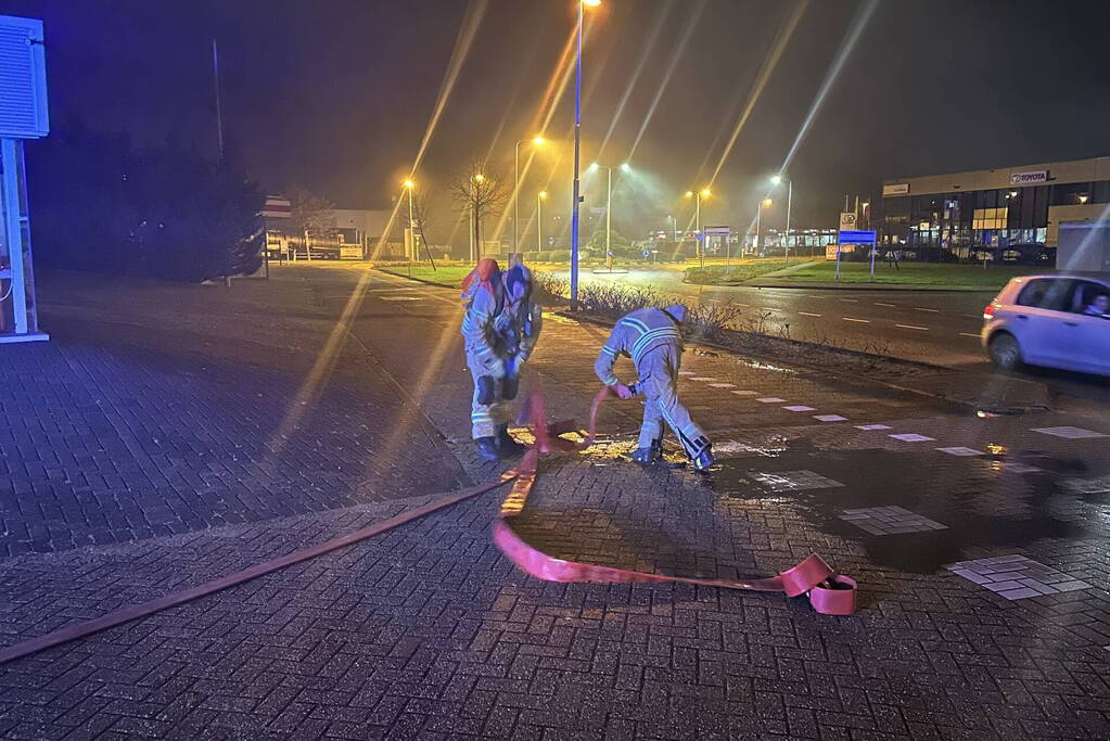 Personenauto verwoest na hevige brand
