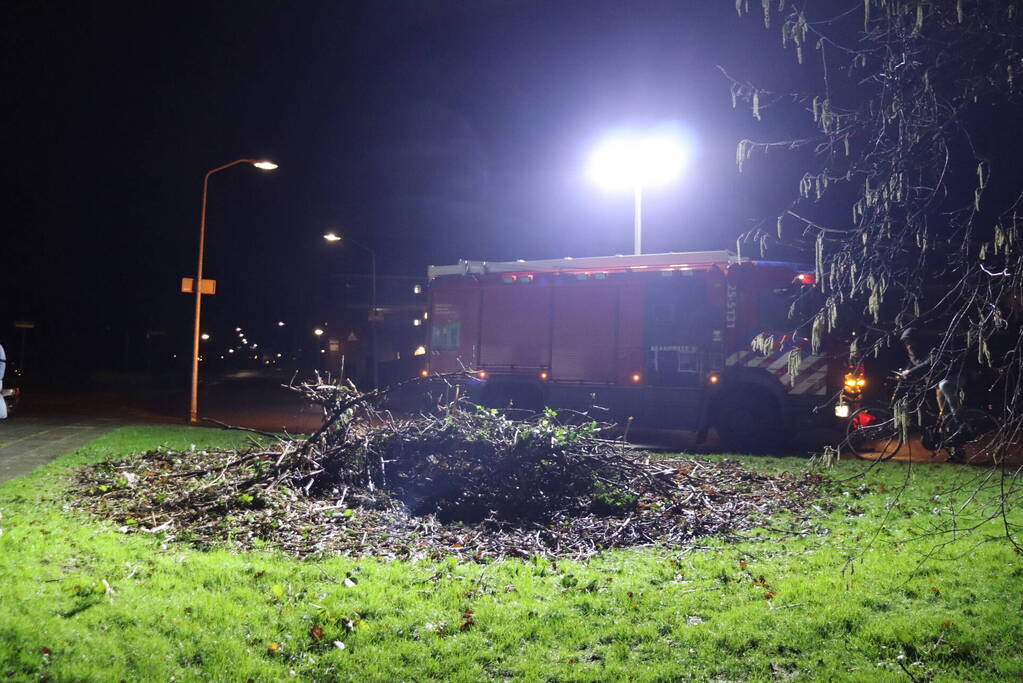 Scootmobiel brandt uit en zorgt voor schade aan gevel