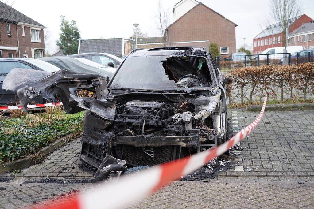Onderzoek naar brand in geparkeerde auto