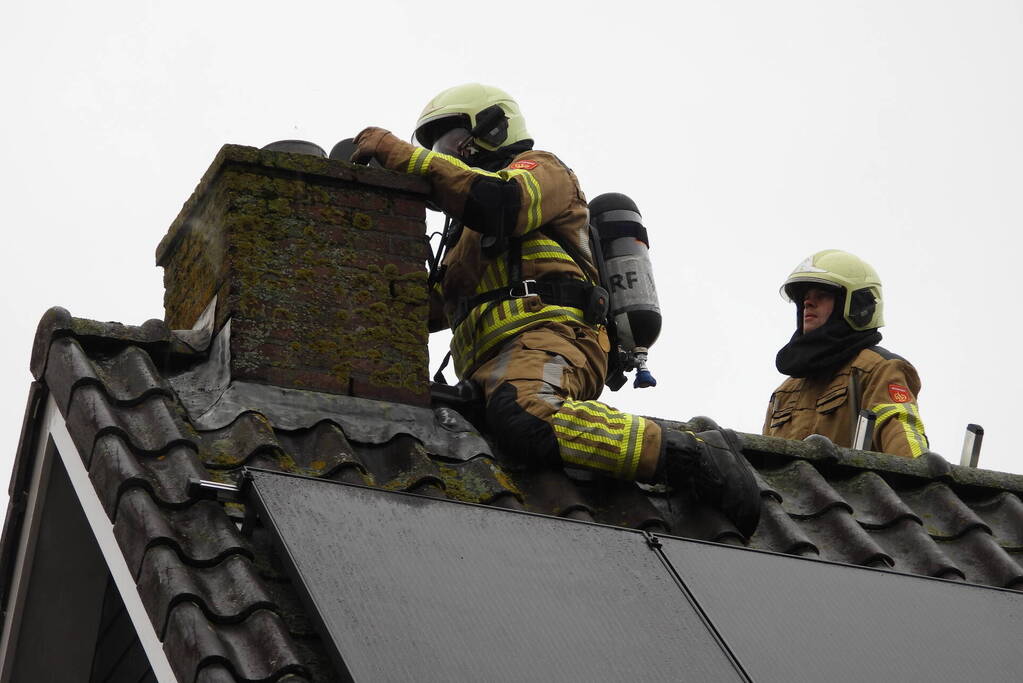 Brand in schoorsteen snel onder controle