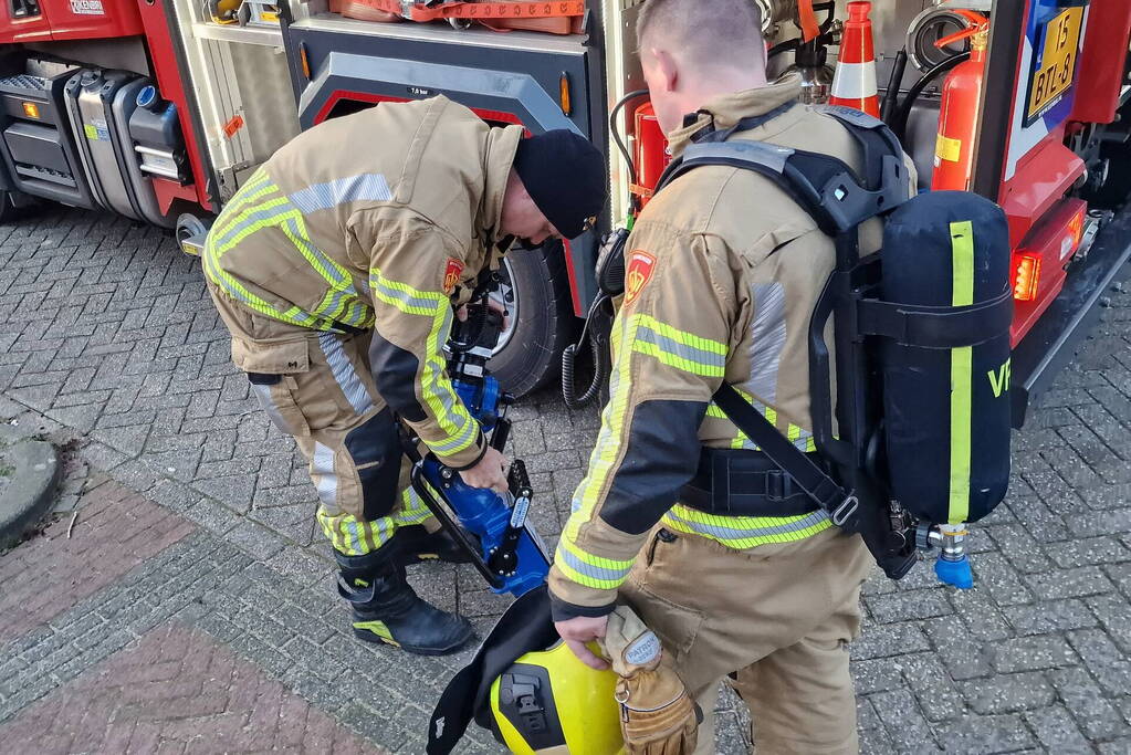 Bewoner asielzoekers centrum steekt bed in brand