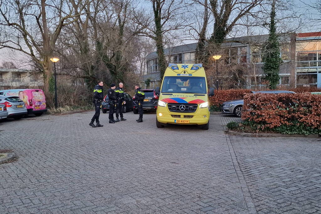 Bewoner asielzoekers centrum steekt bed in brand