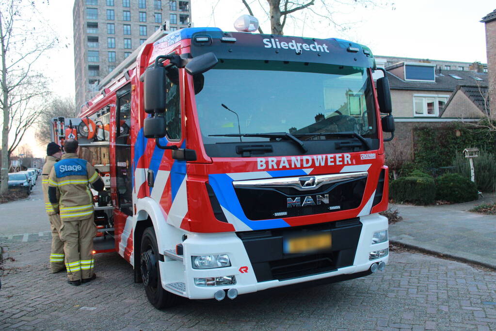 Voet van kind komt tussen spaken