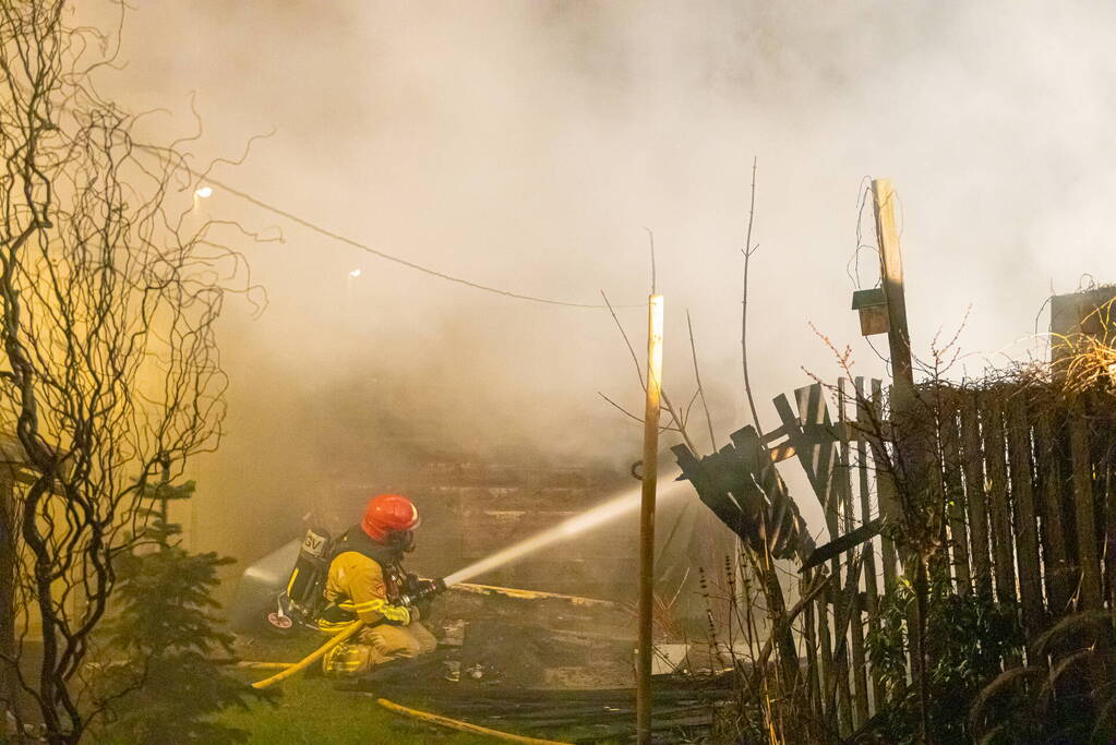 Veel rook bij brand in schuur