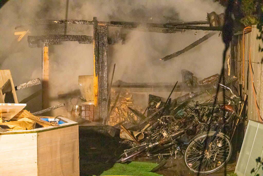 Veel rook bij brand in schuur