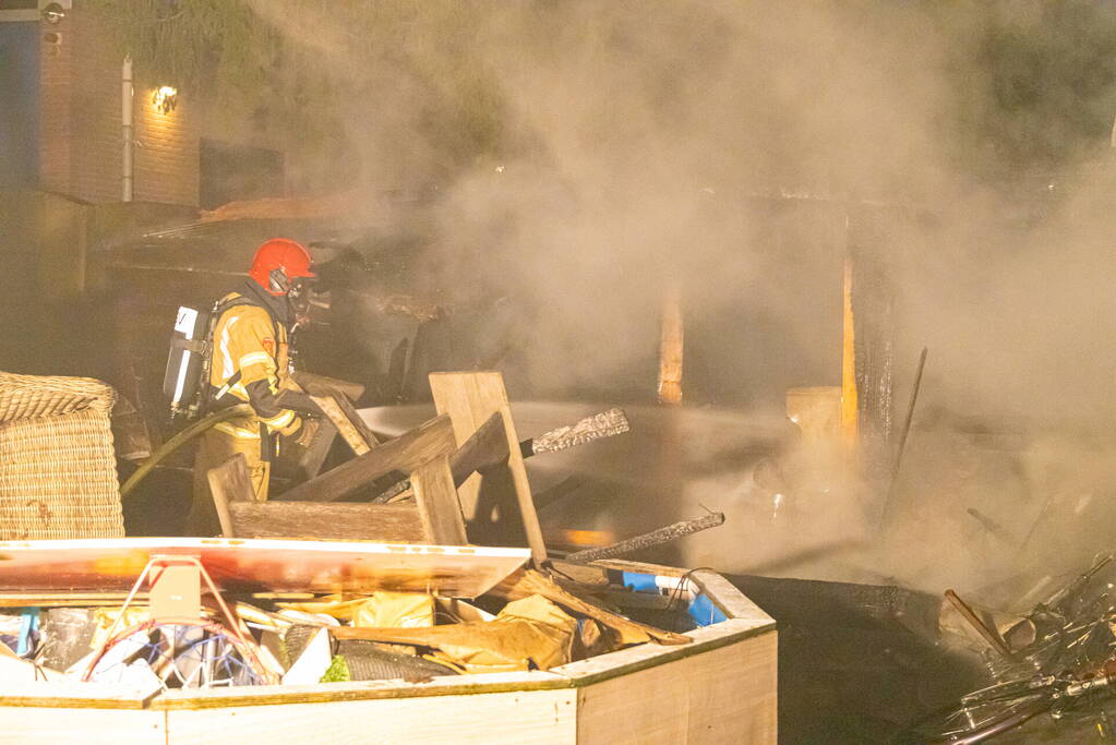 Veel rook bij brand in schuur