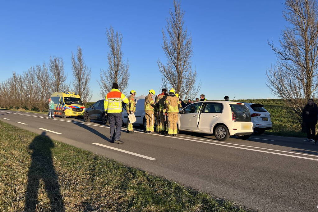 Schade en file na kettingbotsing