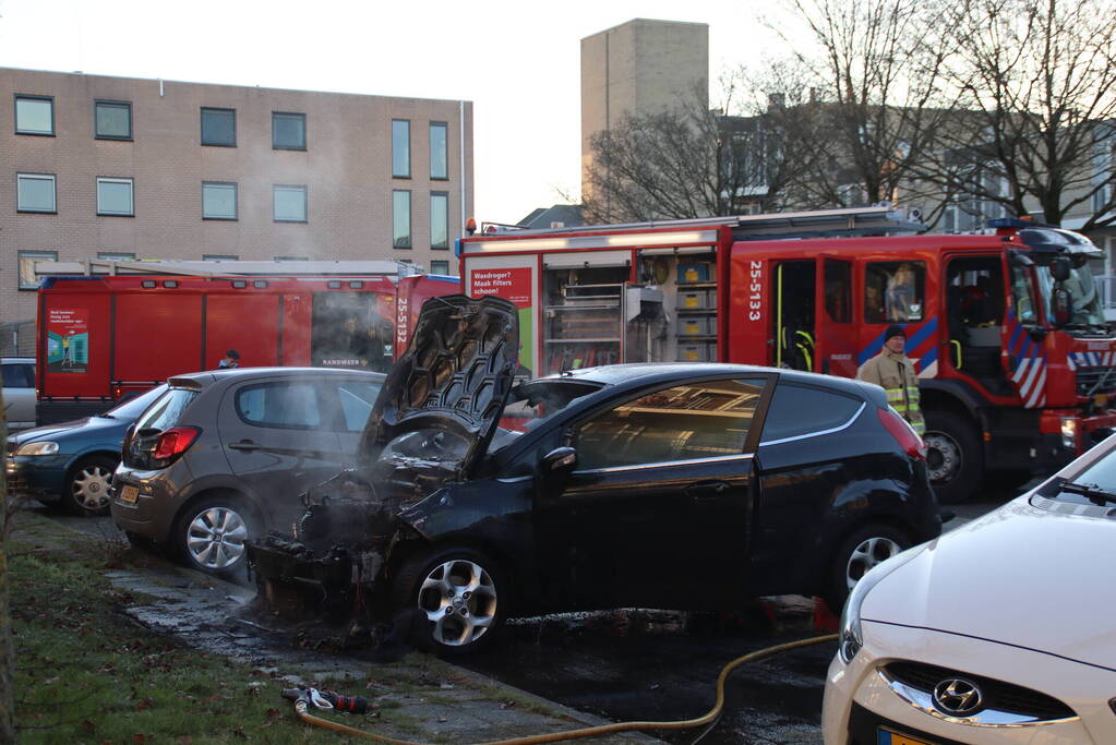 Auto flink beschadigd bij brand