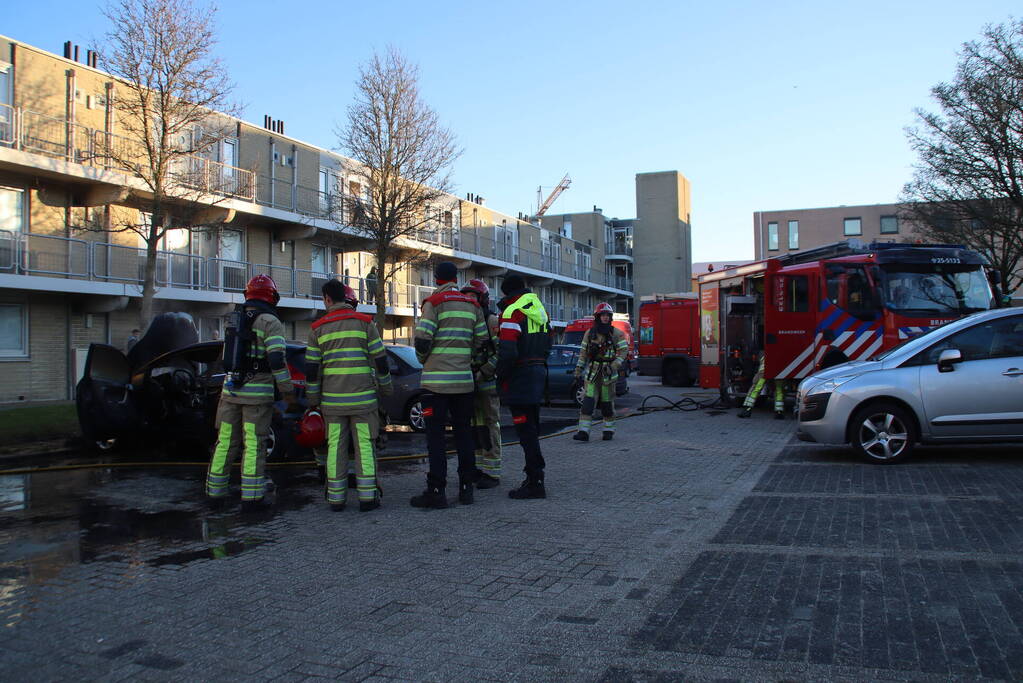 Auto flink beschadigd bij brand